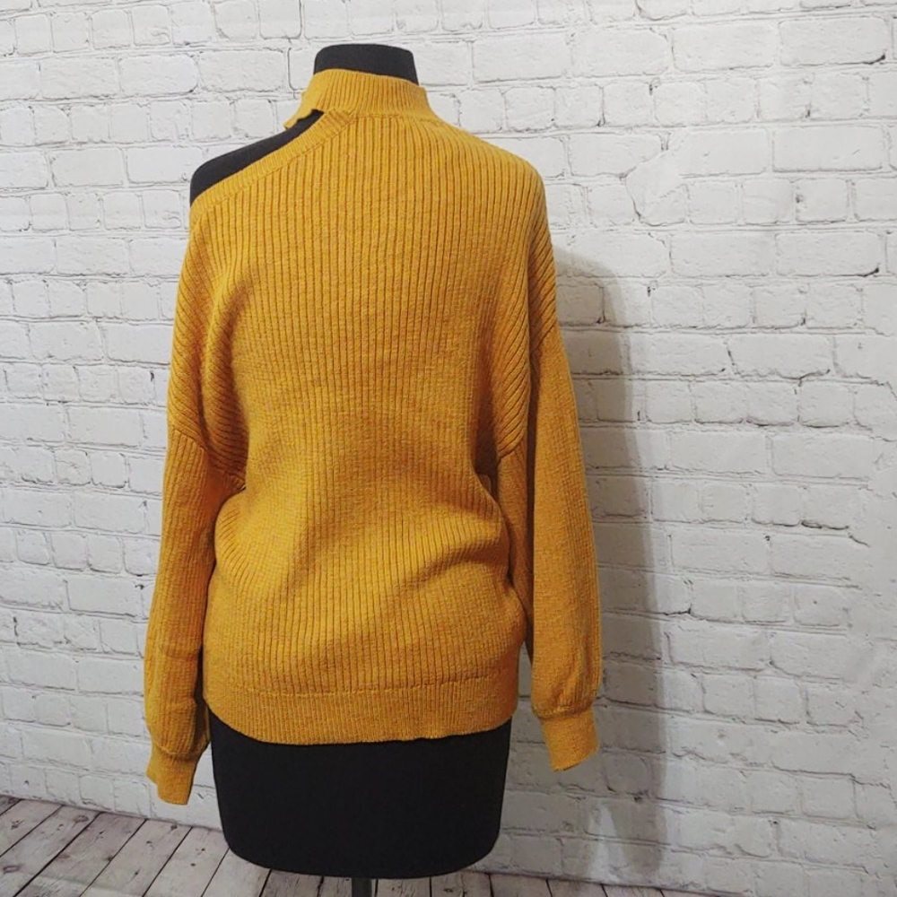 TCEC Off Shoulder Slouchy Turtle Neck - Picture 2 of 7